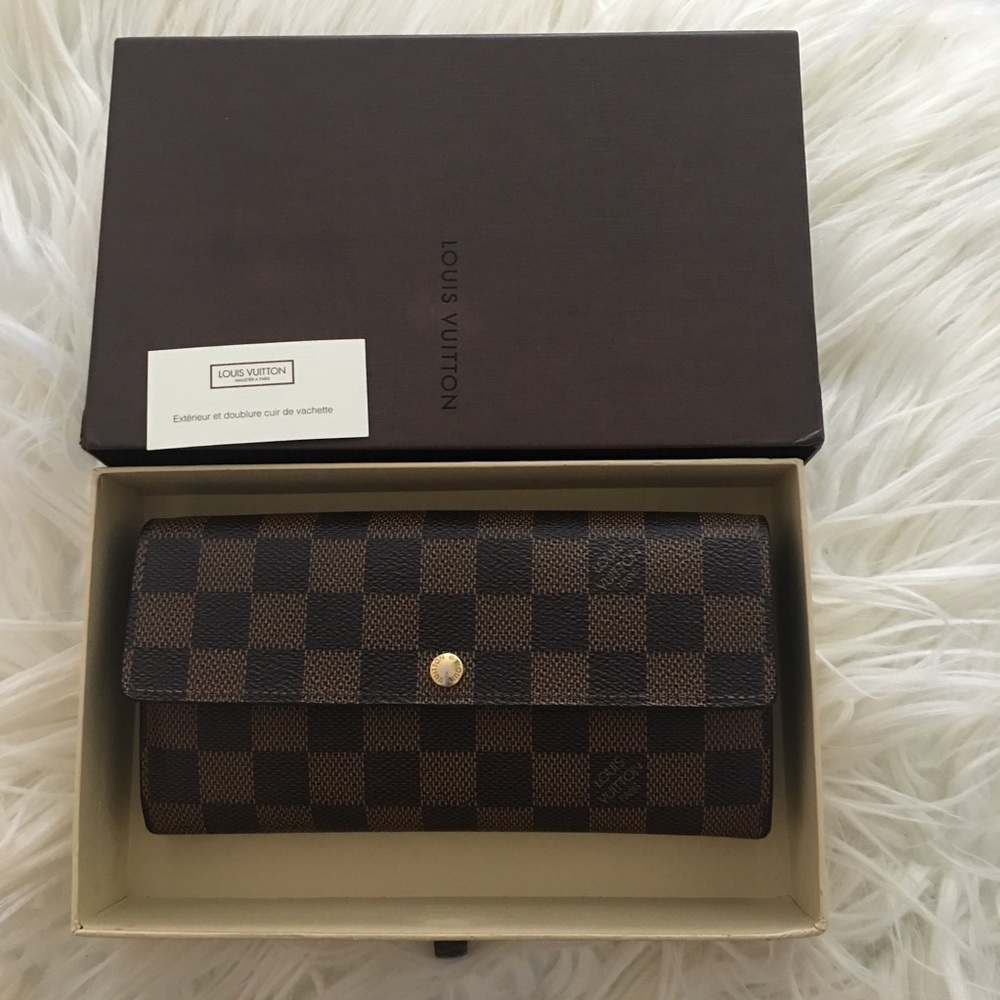 ‼️SOLD‼️ Louis Vuitton Sara Wallet Damier